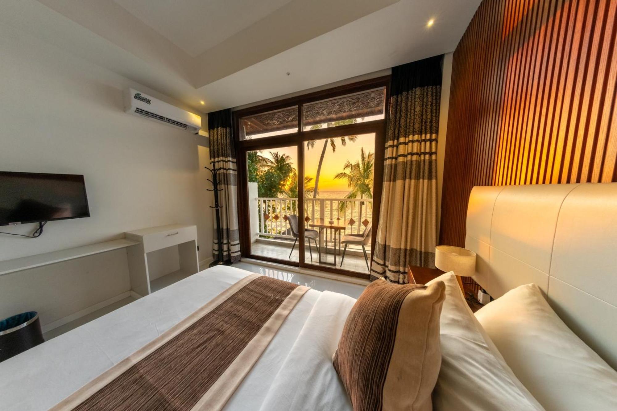 Heron Beach Hotel - The Best Maldivian Getaway In Dhiffushi,Maldives Εξωτερικό φωτογραφία